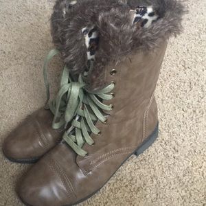 Women's Taupe Combat Boots w/ Fur Lining (size8.5)
